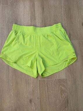 Lululemon Size 12 Hotty Hot Shorts green/yellow
